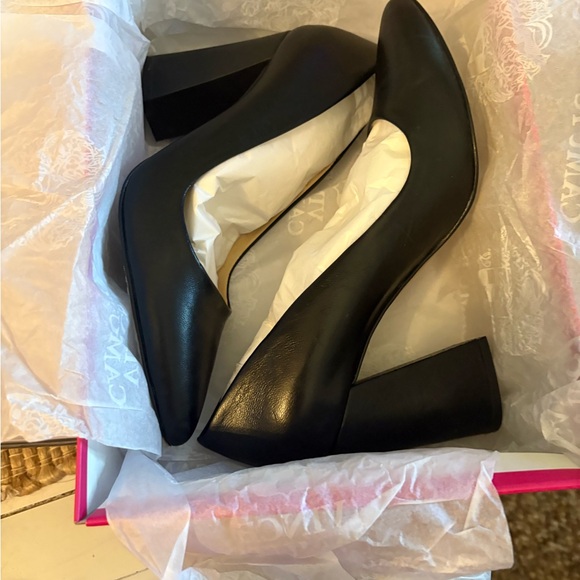 Vince Camuto Classic Black Heels - Picture 2 of 9